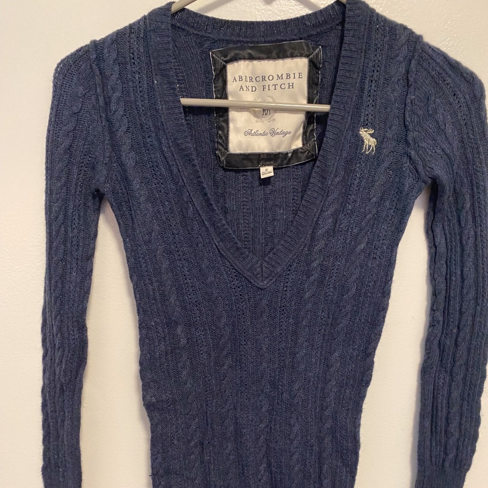 ABERCROMBIE AND FITCH KNITTED LONG SLEEVE - SMALL